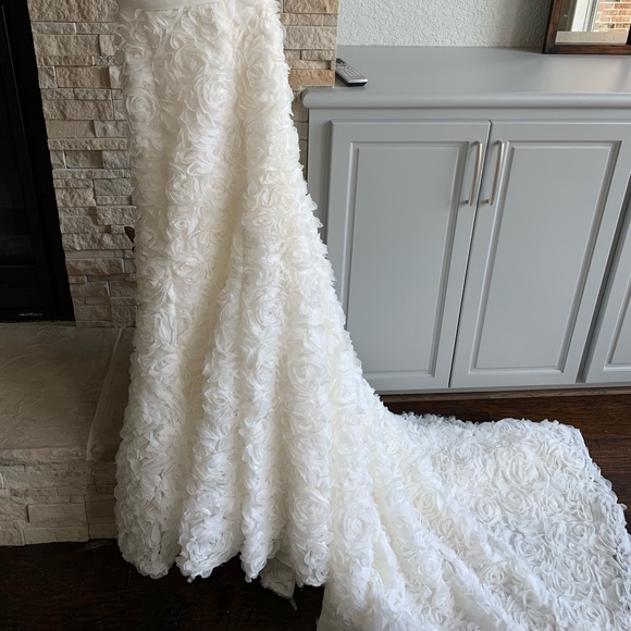 Wedding Dress - Picture 2 of 7